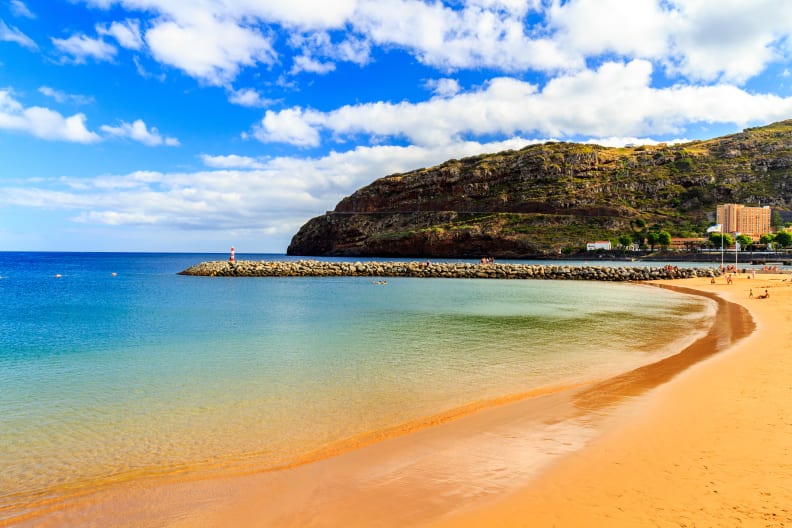 Praia de Machico, Madeira, Portugal © Adobestock/daliu