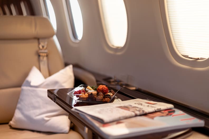 Sitz in der Business Class eines Flugzeugs