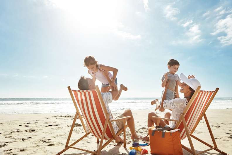 Familie hat Spaß am Strand