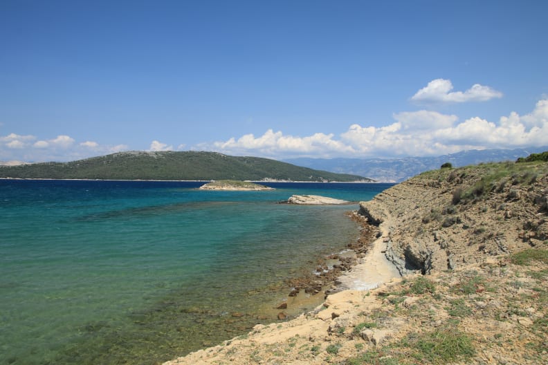Einer der schönsten FKK-Strände auf der Insel Rab, Kroatien