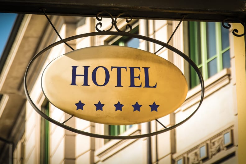 Ein Hotelschild mit 5 Sternen