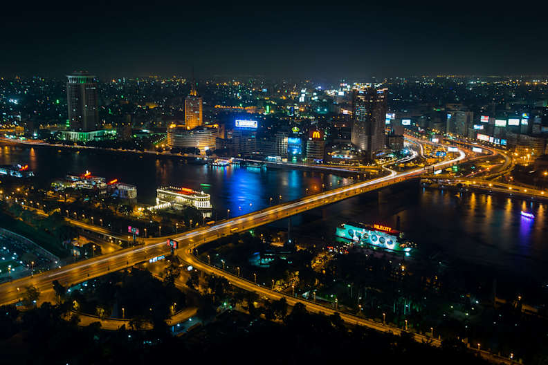 Blick auf Kairo bei Nacht