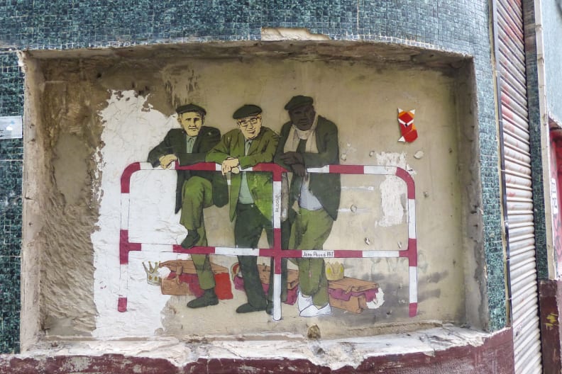 Graffiti von drei Männern mit Baskenmütze in Palma