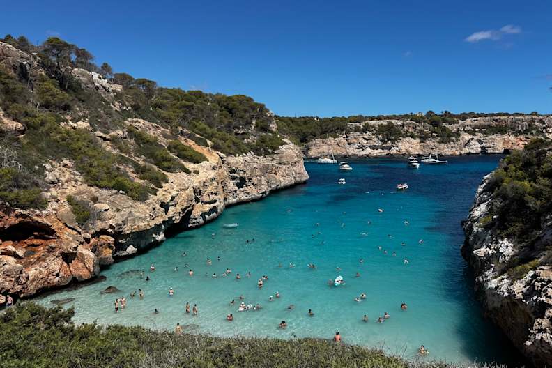 Wunderschöne Bucht Caló des Moro auf Mallorca ©Rebecca Mörth HolidayCheck Mitarbeiterin