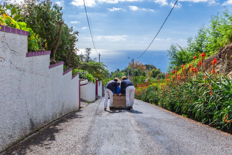 Korbschlittenfahrt in Funchal, Madeira