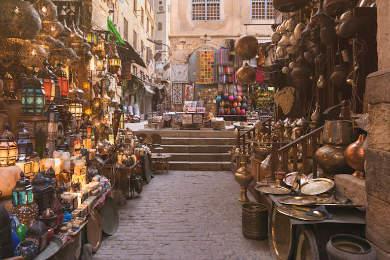 Gasse auf dem Khan al Khalili-Basar, Kairo, Ägypten