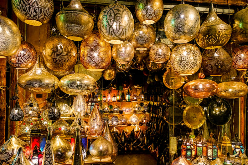 Stand mit Kunsthandwerk, Khan-el-Khalili Basar in Kairo, Ägypten