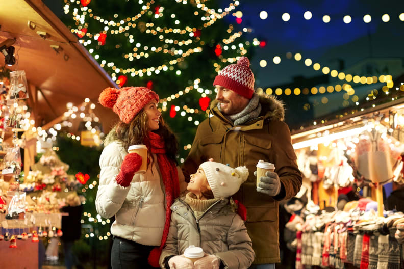 Weihnachtsmarkt mit Kinder ©shutter-2046002537