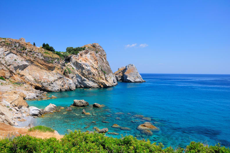 Kristallklare Wasser des Kastro beach, Skiathos, Griechenland