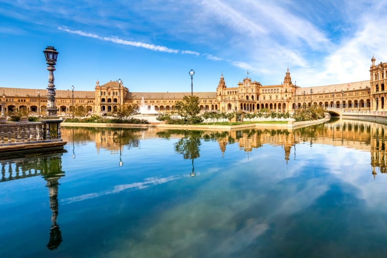 Plaza de Espana in Malaga, Andalusien, Spanien © Getty Images - Westend61