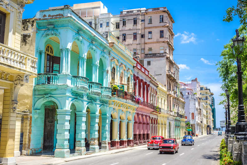 Bunte Straße in Havanna, Kuba