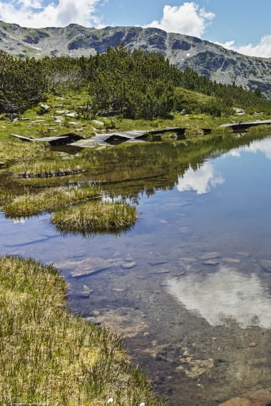 Ausblick auf Seen in der Nähe von The Fish Lakes, Rila Berg, Bulgarien © iStock.com/hdesislava
