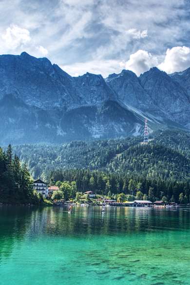 Der Eibsee mit Blick auf die Zugspitze © Jonathan - stock.adobe.com
