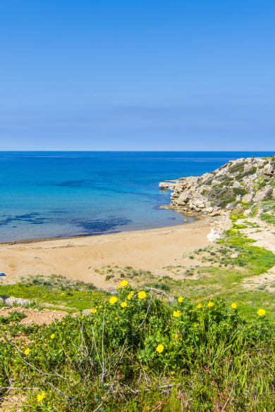Ein schöner Strand in der Karpaz Region von Nord-Zypern © iStock.com/nejdetduzen