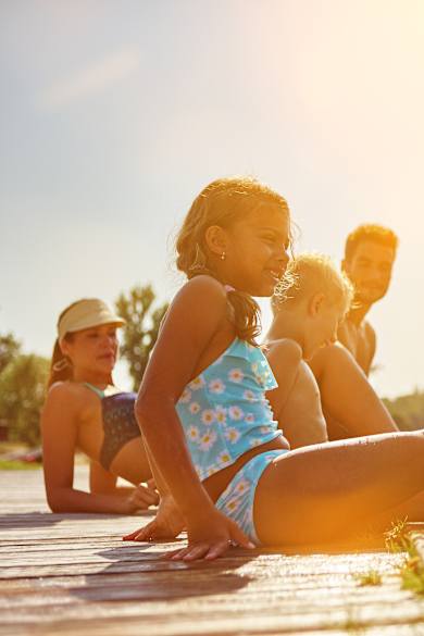 Summerfeeling am See © Robert Kneschke - stock.adobe.com