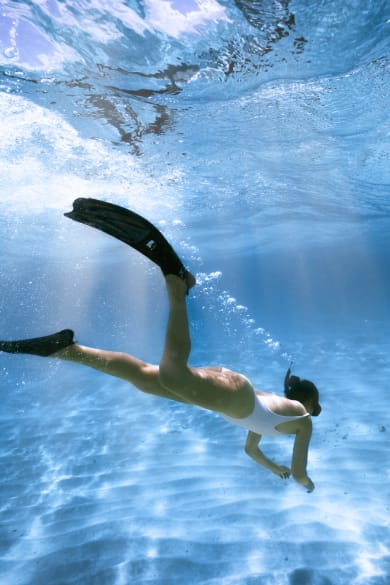 Frau schnorchelt, Malediven © The Good Brigade/DigitalVision via Getty Images