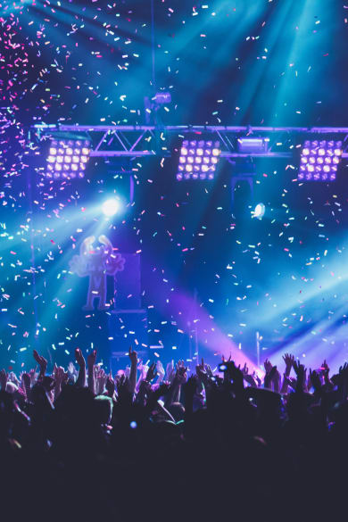 Konzert mit Konfetti © Nikolay Tsuguliev/iStock / Getty Images Plus via Getty Images