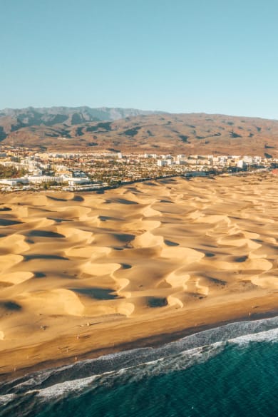 Luftbild der Dünen von Maspalomas auf Gran Canaria © iStock.com/Ingus Kruklitis