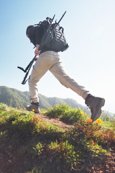Mann wandert auf den Kanaren © Stanislaw Pytel/Stone via Getty Images