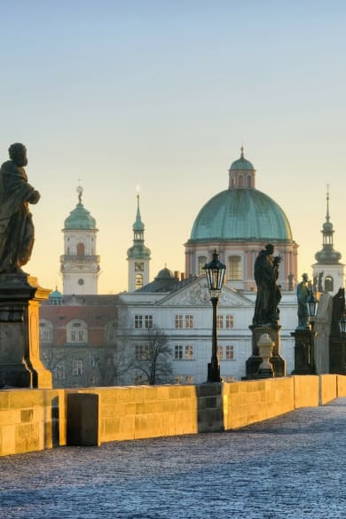Morgenstimmung auf der Karlsbrücke, Prag © LianeM - stock.adobe.com