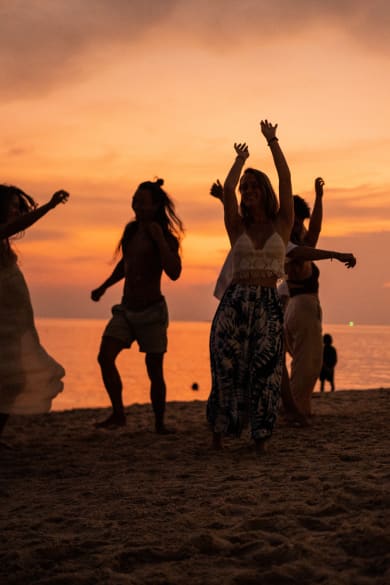 Party am Strand, Thailand © miodrag ignjatovic/e+ via Getty Images