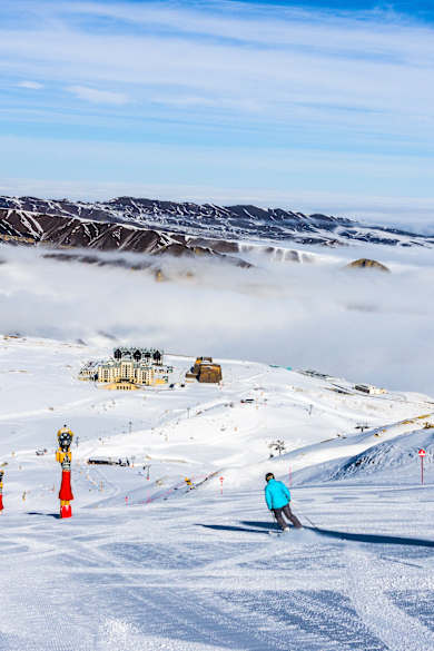 Skifahrer, Shadag Mountain Resort, Aserbaidschan © Евгений Ким - stock.adobe.com