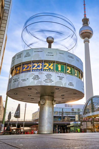 Urania Weltzeituhr in Berlin ©PeterJesche/iStock Editorial / Getty Images Plus via Getty Images