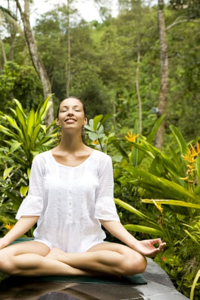 Yoga auf Bali © webphotographeer/E+ via Getty Images