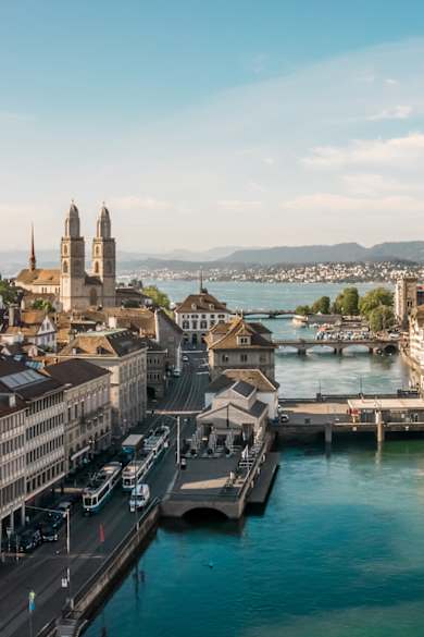 Die Stadt Zürich zeichnet sich durch alte Gebäude aus