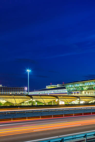 Der Flughafen Leipzig / Halle bei Nacht