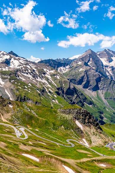 Die Serpentinen der Großglockner Hochalpenstraße in Österreich.