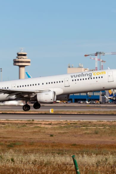 Ein Flugzeug startet in Palma de Mallorca.