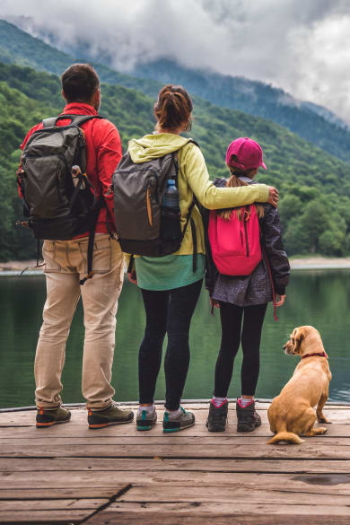 Familienwanderung mit Wund © kerkezz - stock.adobe.com