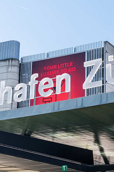 Der Eingang eines Flughafens