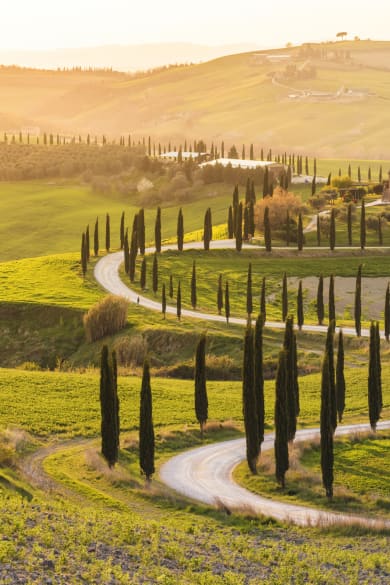 Häuser im Sonnenuntergang in der Toskana, Italien