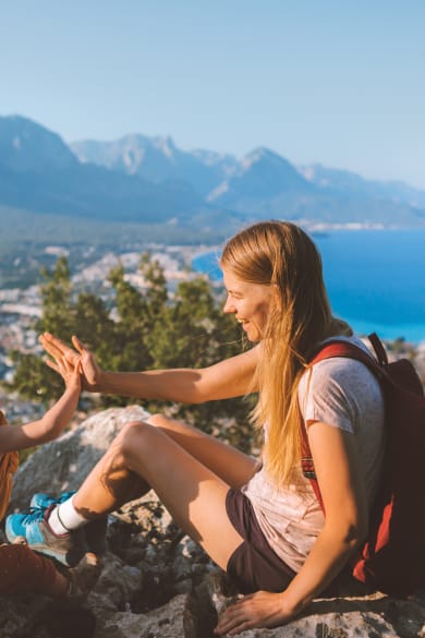Mutter und Tochter beim Wandern in der Türkei © EVERST – stock.adobe.com