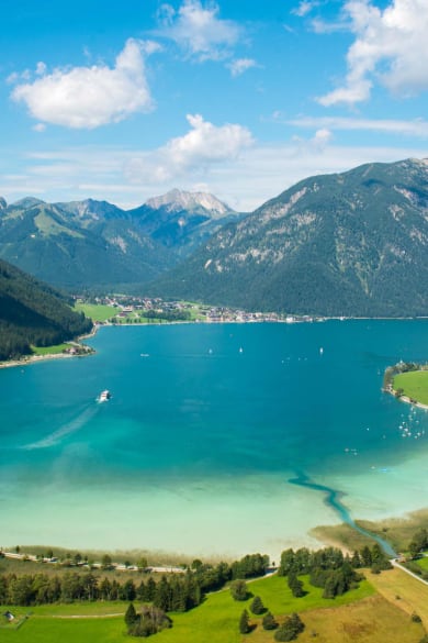 Panoramablick auf den Achensee in Tirol, Österreich.