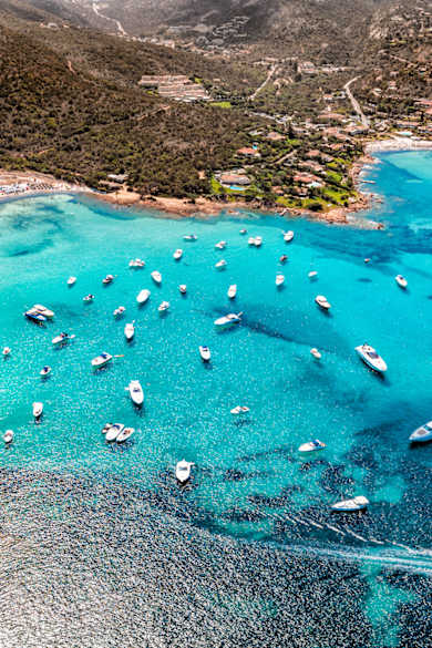 Eine Bucht voller Boote