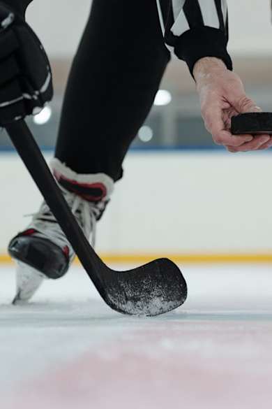 Wenn Du die Eishockey-Serie "Heated Rivalry" im echten Leben nachempfinden möchtest, musst Du nach Kanada reisen. © iStock via Getty/shironosov