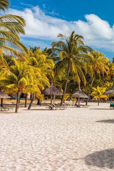 Der traumhafte Strand von Le Morne auf Mauritius. © iStock via Getty/DaLiu