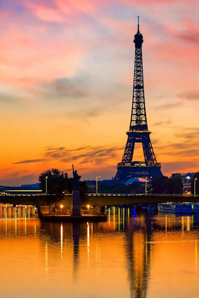 Zu den bekanntesten Wahrzeichen weltweit zählt zweifellos der Eiffelturm. © iStock via Getty/Givaga