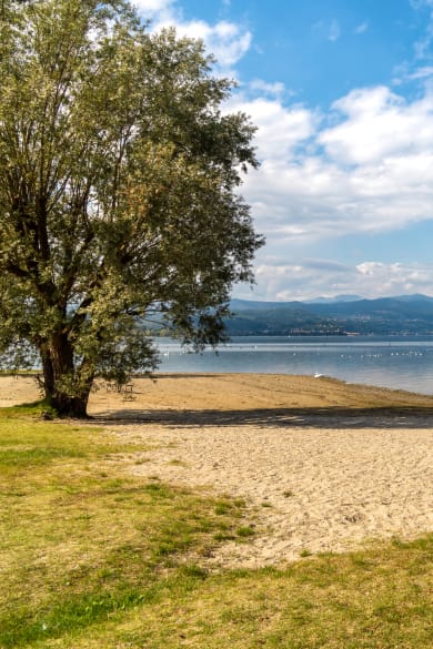 Strand von Cicognola zwischen dem Lago Maggiore und dem Tessin, Italien