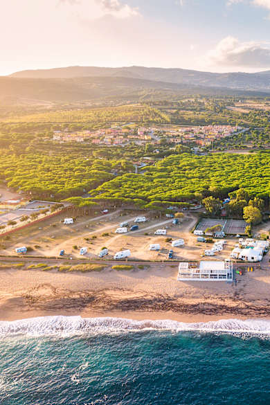Tortuga Blu Camping Village in Aglientu, Sardinien, Italien © shutterstock_1672403851