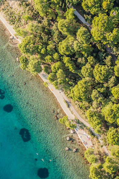 Die schöne Küste der Insel Rab, Kroatien