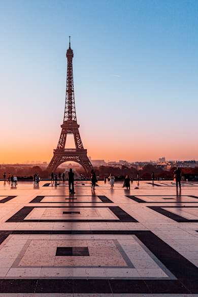 Paris – hier mit Wahrzeichen Eiffelturm – ist besonders für das Sternzeichen Fische 2024 eine Reise wert.