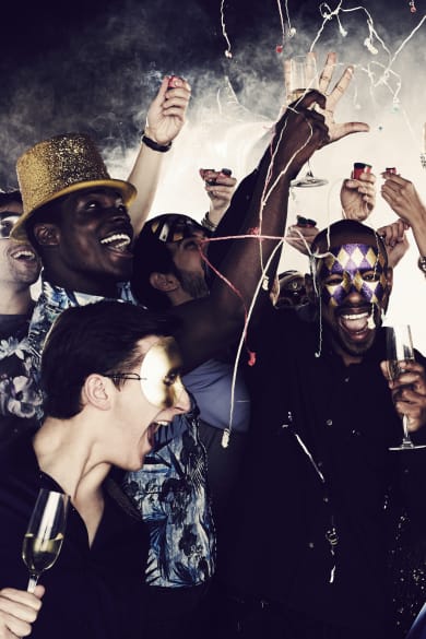 Menschen feiern Karneval