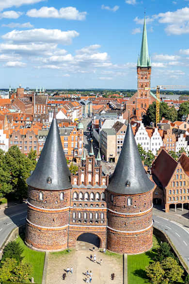 Blick auf das Holstentor, Lübeck, Deutschland © Shutterstock