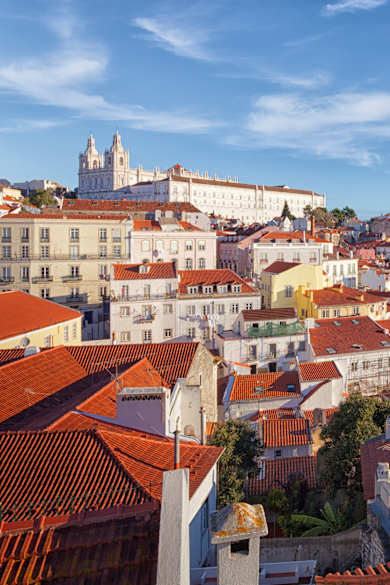 Blick auf ein rotes Dächermeer