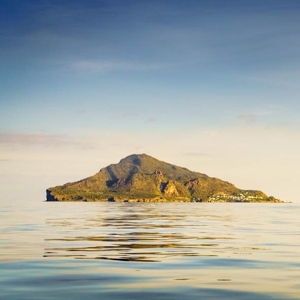 Auf den Spuren von Odysseus besuchst Du einige malerische Inseln Griechenland und Italien. © alexeys/iStock via Getty Images