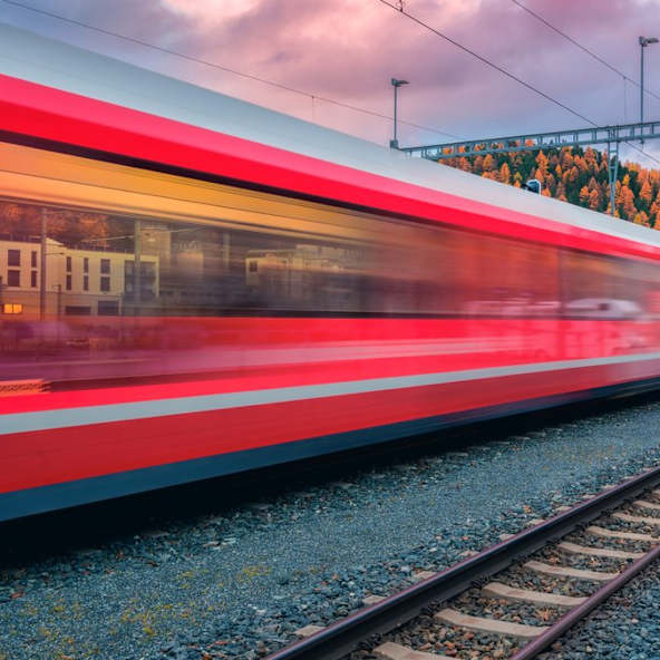 Abhängig vom Abfahrtsbahnhof lassen sich zahlreiche europäische Städte in deutlich weniger als fünf Stunden per Bahn erreichen. © den-belitsky/iStock via Getty Images